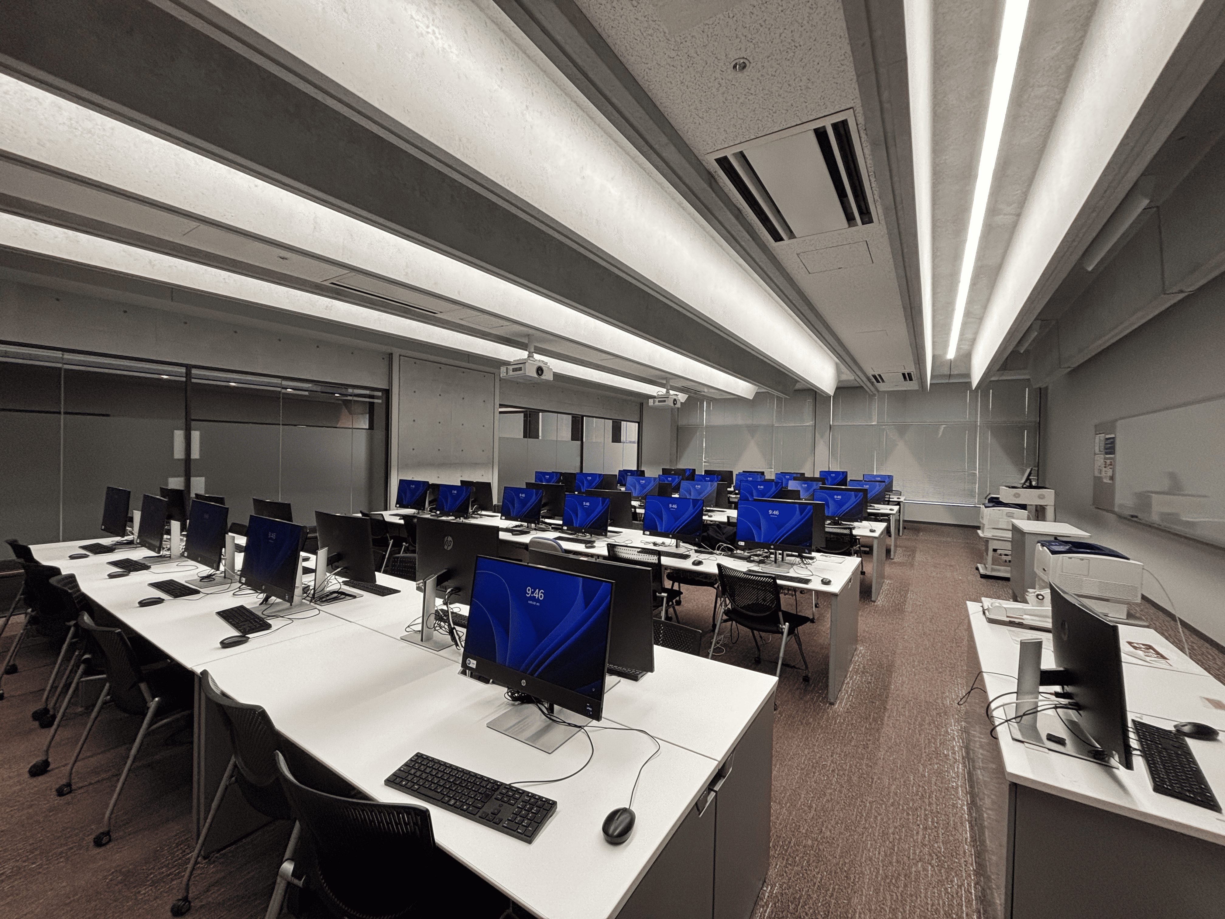 渋谷キャンパスのコンピュータ教室内